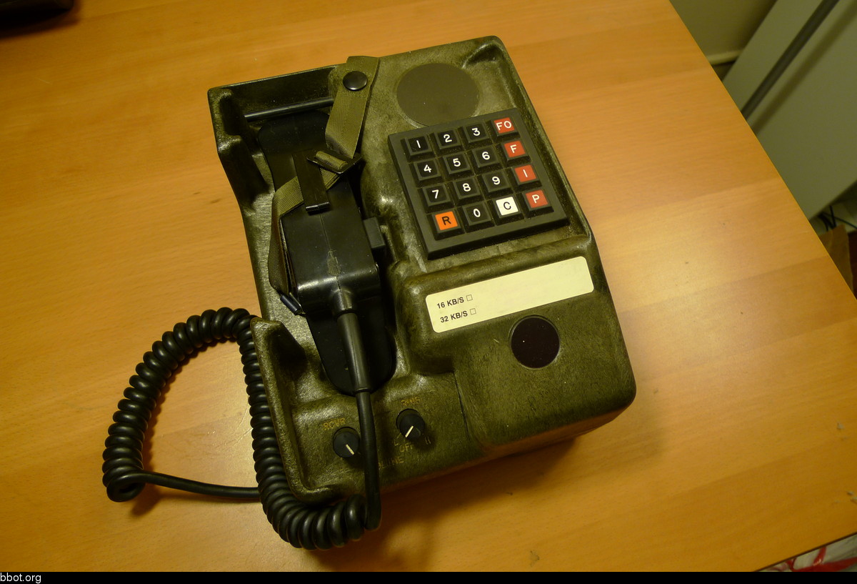 Телефоны на военной 1 1. Телефон та-900. Finnish field telephone p-78. Телефон для военных 2022. Военный показывает телефон.